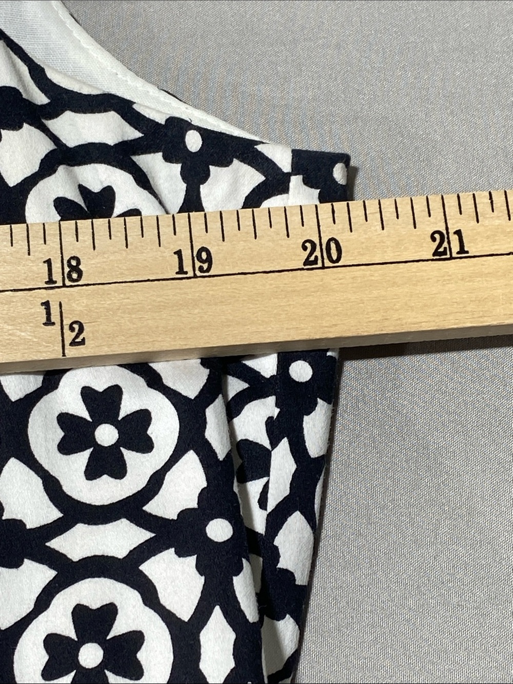 Chaps Black and White Geometric Print Dress/yellow belt - Picture 6 of 8